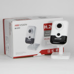 2 Мп IP видеокамера Hikvision c Wi-Fi DS-2CD2421G0-IW (2.8 мм)